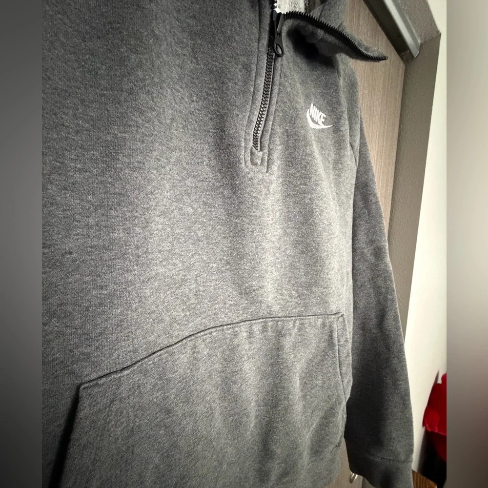 Nike Quarter-Zip Sweatshirt - Picture 3 of 6
